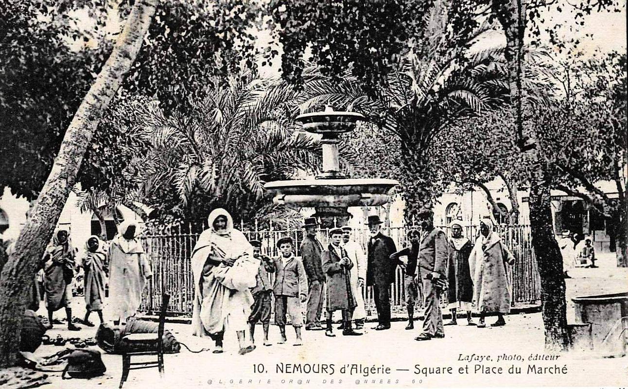 1781- Nemours - Place du marche.jpg